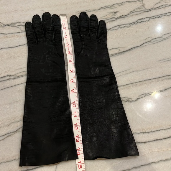 Vintage Leather Gloves - Picture 14 of 16
